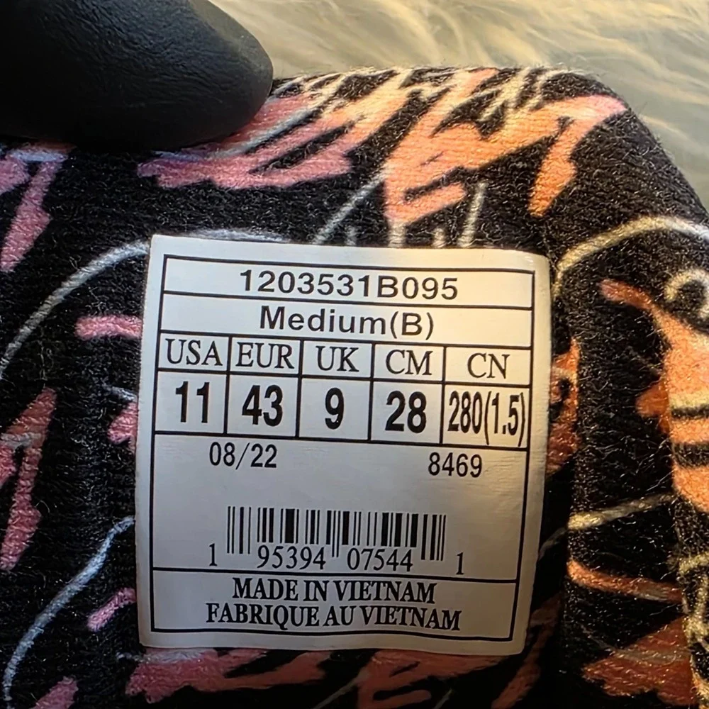 Women's Running Shoes - Brooks Adrenaline GTS 22 Graffiti Print Size 11 - 120353
